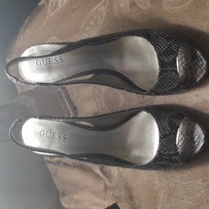 Guess Snakeskin Peep Toe slingback size 8